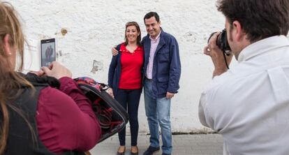 El candidato del PP, Juan Manuel Moreno, en un acto de Las Gabias (Granada).