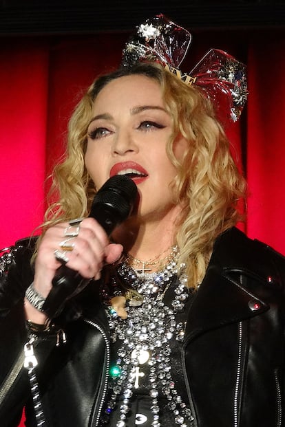Madonna durante su actuación en Stonewall.