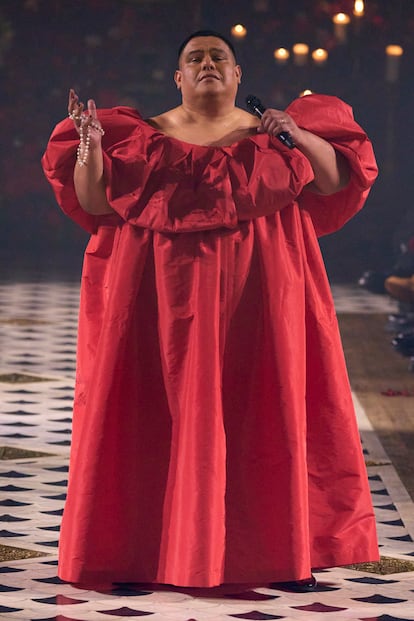 Dorian Wood con vestido de Willy Chavarria