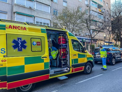 Una ambulancia del 112, el sábado en el lugar del suceso.