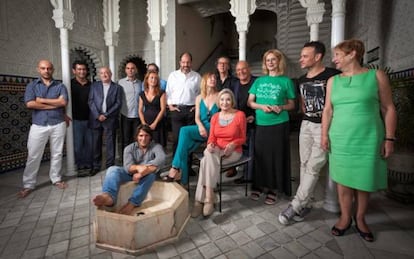 De pie, de izquierda a derecha, Paco Azorín, Juan Mayorga, Jordi González, Florián Recio, Eva Fernández (tapando a Paco Carrillo), José María Pou, Miguel Ángel Camacho, Emilio Gutiérrez Caba, Viky Peña, Pedro Chamizo y Concha Busto. Sentados de izquierda a derecha Sergio Peris-Mencheta, Nathalie Poza y Nuria Espert.