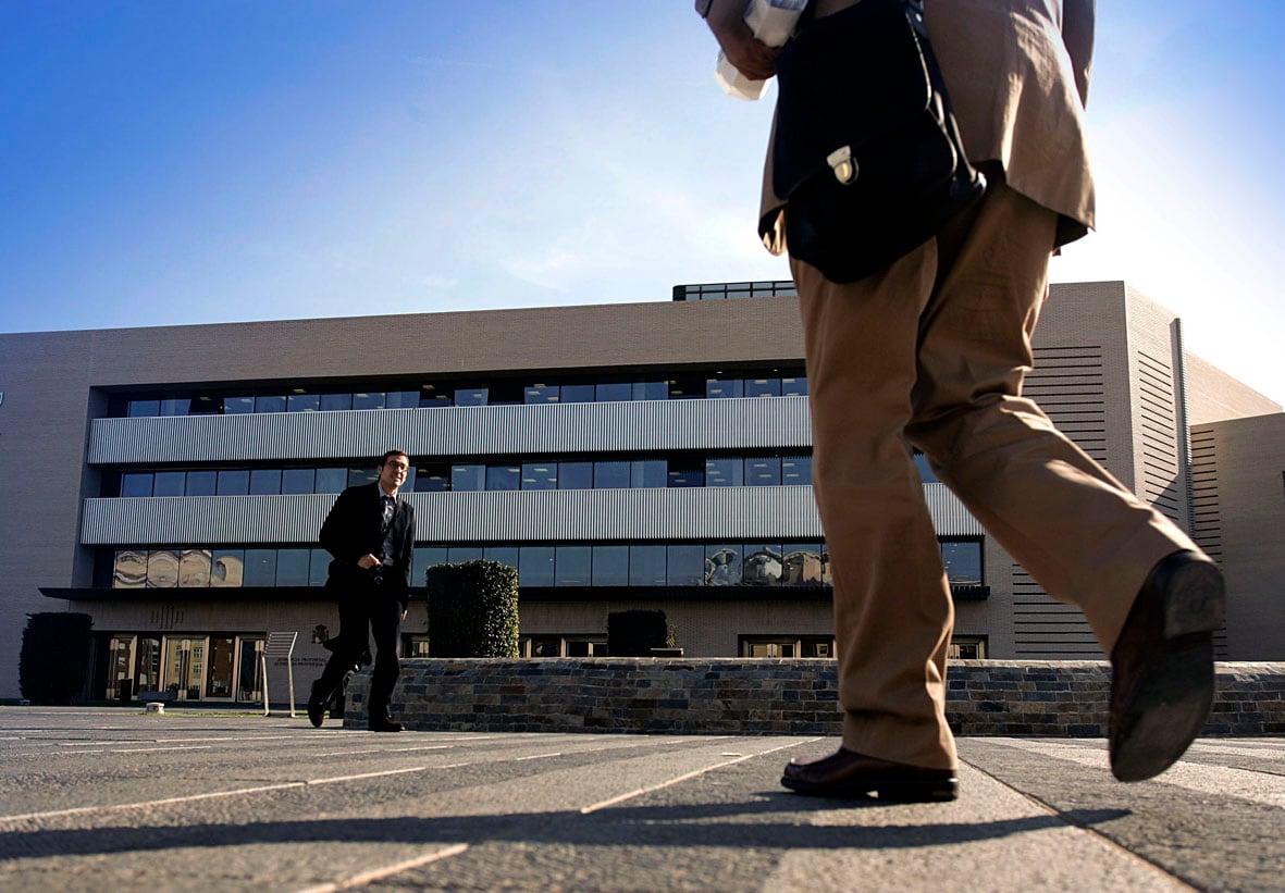 Ocho años de cárcel por intentar matar a tiros al padre de su expareja, que lo había denunciado por violencia de género
