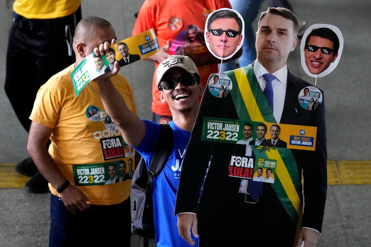 Photo: EL PAÍS Brazil voters decide between Lula and Bolsonaro in tight presidential race