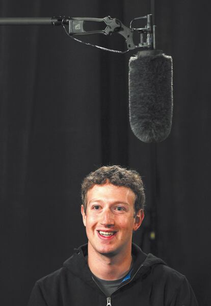 <b>Mark Zuckerberg, fundador de Facebook, siempre quiso mantener un perfil bajo. Una película sobre su vida, <i>La red social,</i> y el éxito imparable de su invento le han obligado a dar la cara. Hoy es el hombre del año según la revista <i>Time. </i></b>