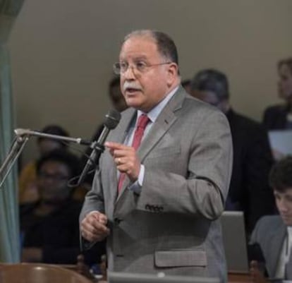 Jose Medina speaking at the California state assembly.