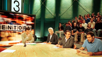 Enric Ba&ntilde;eres, segundo por la izquierda, entre Llu&iacute;s Canut, Miguel Rico y Toni Clap&eacute;s en plena tertulia en TV3.
