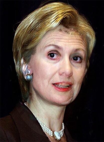 <i>Hillary Clíntez,</i> con imágenes de Hillary Clinton y Rosa Díez.