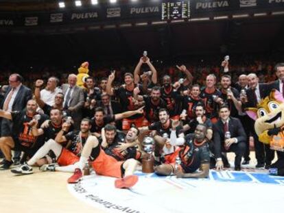 Los de Pedro Martínez se coronan en el cuarto partido de la final tras un duelo ciclotímico en el que llegaron a ganar por 23 puntos pero sufrieron en el tramo final (87-76)