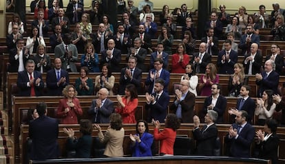 Meritxell Batet, aplaudida por diputados y diputadas como presidenta del Congreso, el 3 de diciembre.