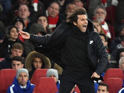 Antonio Conte, durante uma partido em sua passagem pelo Chelsea.