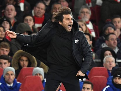 Antonio Conte, durante uma partido em sua passagem pelo Chelsea.