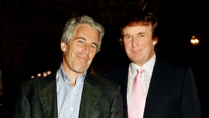 Donald Trump con el financista Jeffrey Epstein en Palm Beach, Florida, en 1997.