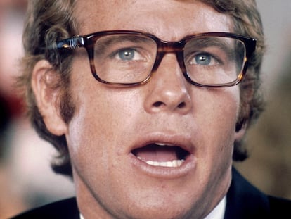 Ryan O'Neal y las gafas más famosas del cine en '¿Qué me pasa, doctor?' (1972).