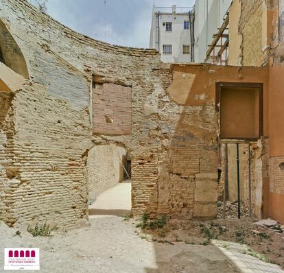 Entrada a la calle antigua judería encontrada en las obras de rehabilitación del Palacio de Valeriola, en Valencia.