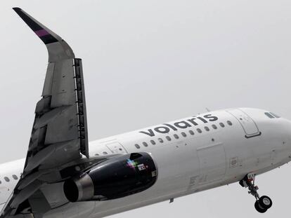 Un avi&oacute;n de Volaris despega de Ciudad de M&eacute;xico.