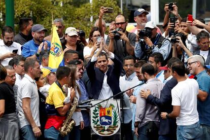 Guaidó destacó durante su discurso la importancia de su retorno a Venezuela y convocó a los sindicatos a un reunión el martes y a la sociedad civil a tomar las calles el próximo sábado.