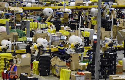 Centro logístico de Amazon en San Fernando de Henares, cerca de Madrid.