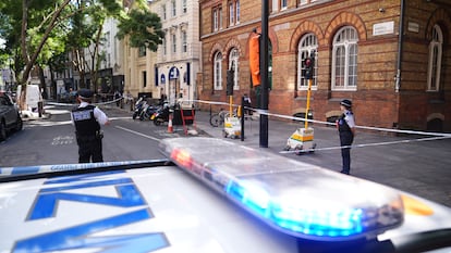 La policía de Londres detiene a una mujer acusada de apuñalar a cuatro personas