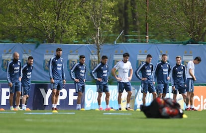 Los jugadores argentinos en la última práctica antes de viajar a Ecuador.