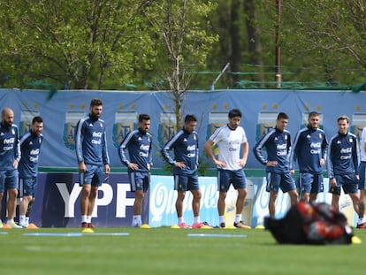 Los jugadores argentinos en la última práctica antes de viajar a Ecuador.