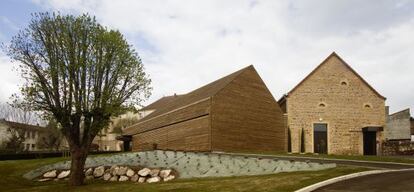 Centro cultural en Chaufailles (Francia), obra de Calder&oacute;n, Folch, Sarsanedas.