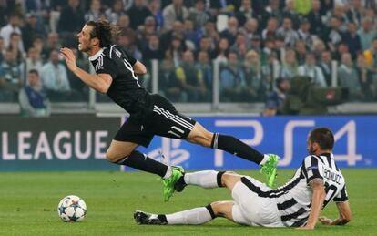 Bale rep l'entrada de Bonucci al partit d'anada.