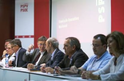 The Valencian branch of the Socialist Party discussing the virtues of an abstention to help Rajoy into office.