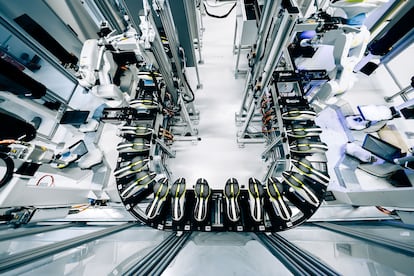 Línea de fabricación del modelo LightSpray, en la sede de la compañía en Zúrich.