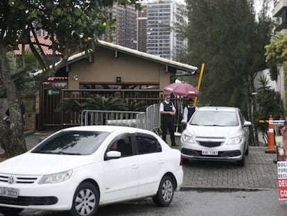 Entrada do condomínio onde Jair Bolsonaro tem casa, no Rio de Janeiro, em outubro de 2018.