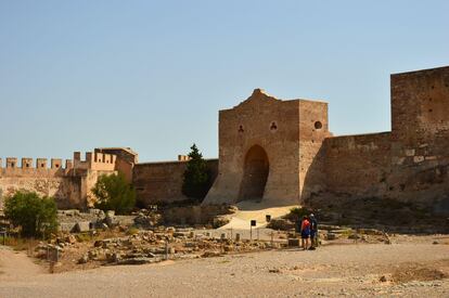 El castillo de Sagunto, situado en lo alto del cerro que protege la ciudad valenciana. 