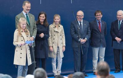 La princesa Leonor, junto a sus padres, los reyes Felipe y Letizia, y su hermana, la infanta Sofía, en Asiego (Asturias).