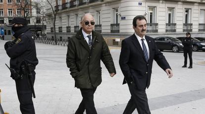 Eugenio Pino saliendo de la Audiencia Nacional.