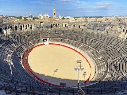 Perspectiva cenital del anfiteatro romano de Nimes.