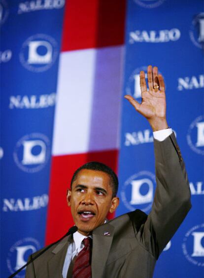 El candidato Barack Obama interviene en una reunión con la comunidad latina en Washington D.C.