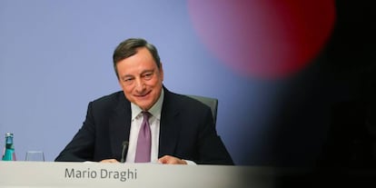 El presidente del Banco Central Europeo (BCE), Mario Draghi, ofrece una rueda de prensa tras la reunión del Consejo de Gobierno del BCE, en Fráncfort, Alemania.