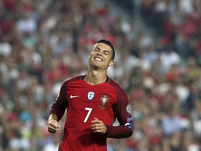 Cristiano Ronaldo em partida por Portugal.