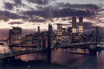 Brooklyn Bridge and the Manhattan skyline lit up a