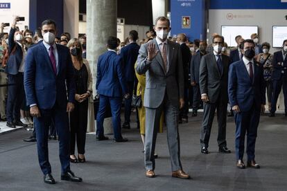 El presidente del Gobierno, Pedro Sánchez, el rey Felipe VI y el presidente catalán, Pere Aragonès, durante la jornada inaugural del Mobile World Congress 2021 (MWC 21).