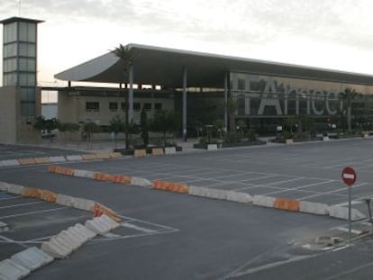 Edificio principal de la Instituci&oacute;n Ferial Alicantina, en Elche.