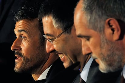 Presentación de Luis Enrique como nuevo entrenador del primer equipo del FC Barcelona, el 21 de mayo de 2014. En la imagen, de izquierda a derecha: Luis Enrique, Josep Maria Bartomeu y Andoni Zubizarreta.
