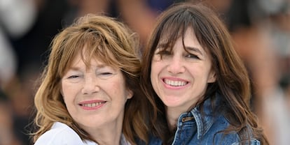 Jane Birkin y su hija Charlotte Gainsbourg, en el último Festival de Cannes, en julio.