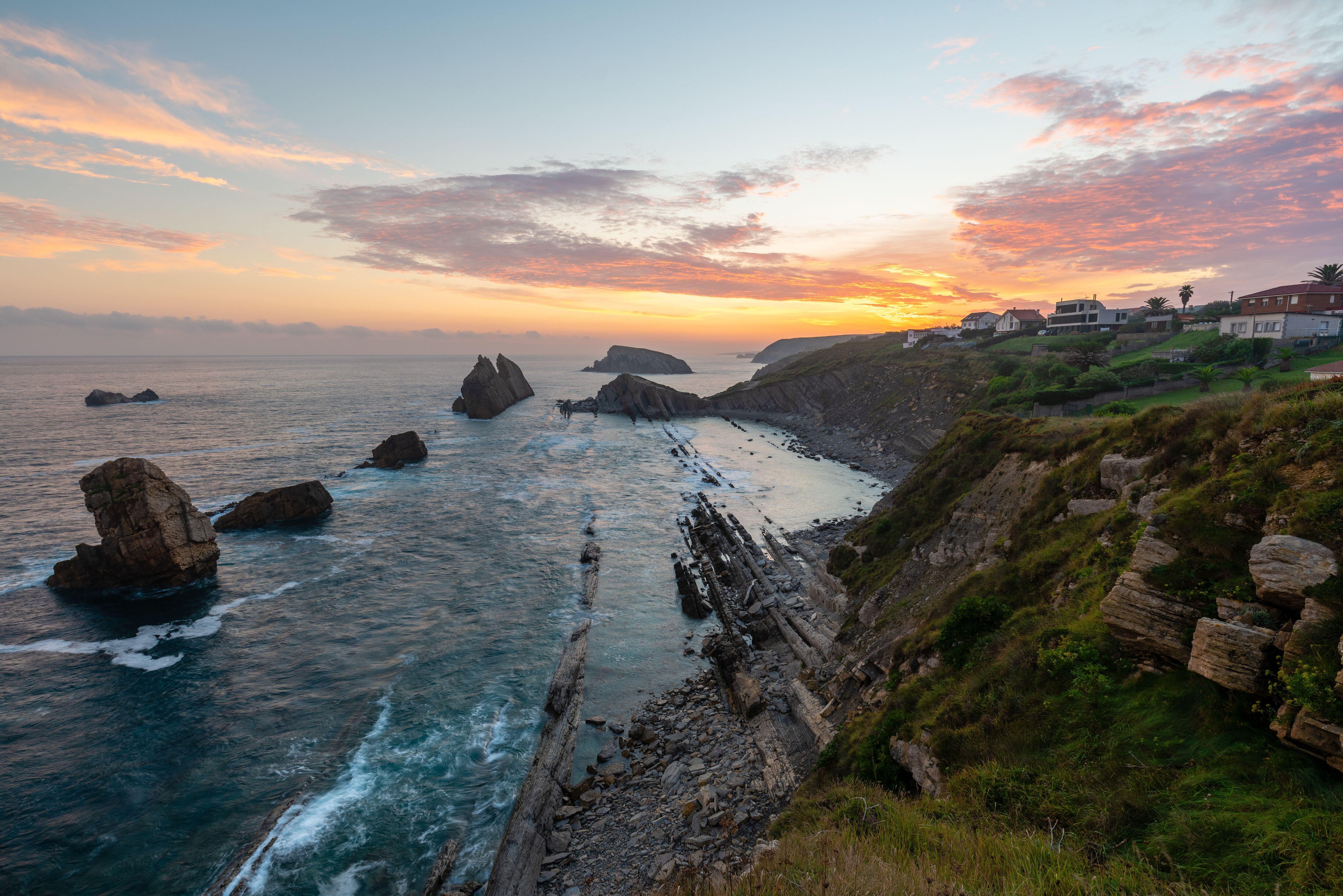 Acantilados del parque geológico Costa Quebrada, en Cantabria. 