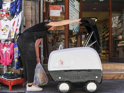 Prueba de Mobot, en Peccioli (Italia), un robot que se ocupará de recoger y llevar la compra.