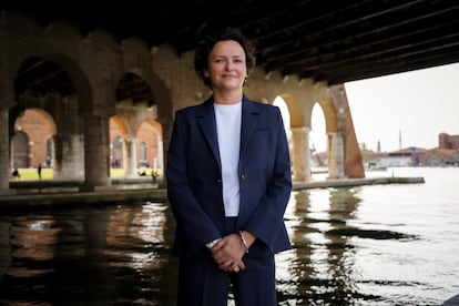 La comisaria de la 59ª edición de la Bienal de Venecia, Cecilia Alemani, en el Arsenale de la ciudad italiana.