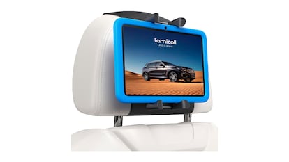 Soporte de tablet para reposacabezas sobre fondo blanco.