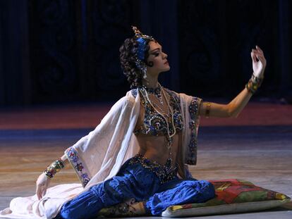 Uliana Lopátkina, para muchos la mejor bailarina del mundo, en una escena de <i>Sheredzade. </i>