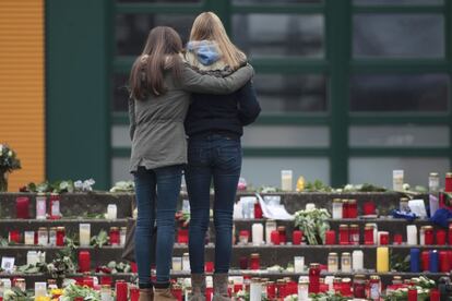 Velas y flores para recordar a las vctimas del colegio alemn Joseph-Koenig-Gymnasium de Haltern am See, que viajaban en el vuelo siniestrado.