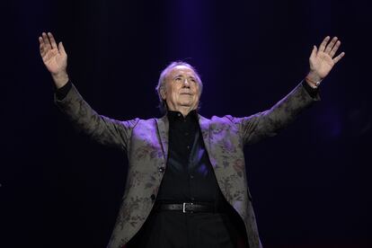 Serrat dice adiós tras 50 años de carrera y la encarnación de una generación.