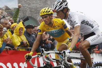 Contador y Andy Schleck en el Tour de 2010.