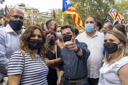 En la marcha, las formaciones políticas no se han ubicado en la cabecera y han participado por separado. En la imagen, Raül Romeva, Dolors Bass, Pere Aragonès y Oriol Junqueras. 